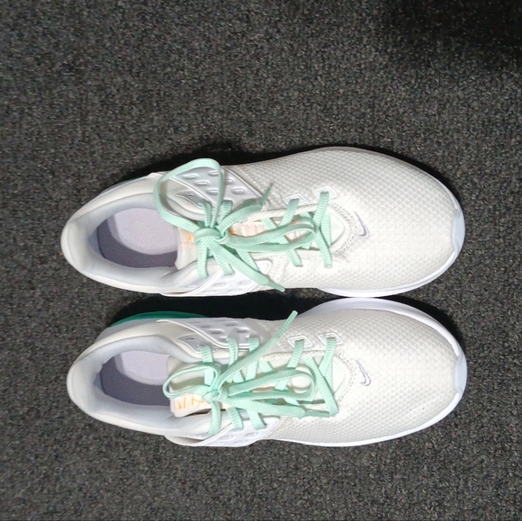 Nike White and Teal Athletic Shoes - Picture 2 of 6